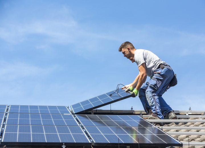 découvrez les services d'un installateur photovoltaïque professionnel en isère pour transformer votre toiture en source d'énergie renouvelable. profitez d'une installation sur mesure, adaptée à vos besoins, et bénéficiez d'économies sur votre facture d'électricité tout en contribuant à la protection de l'environnement.