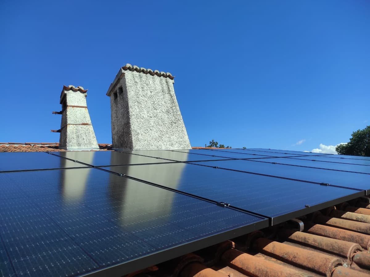 découvrez notre service d'installateur photovoltaïque dans les landes, spécialisé dans l'installation de panneaux solaires pour optimiser votre consommation énergétique et réduire votre empreinte carbone. profitez d'une expertise locale et d'une solution sur mesure pour des économies durables.