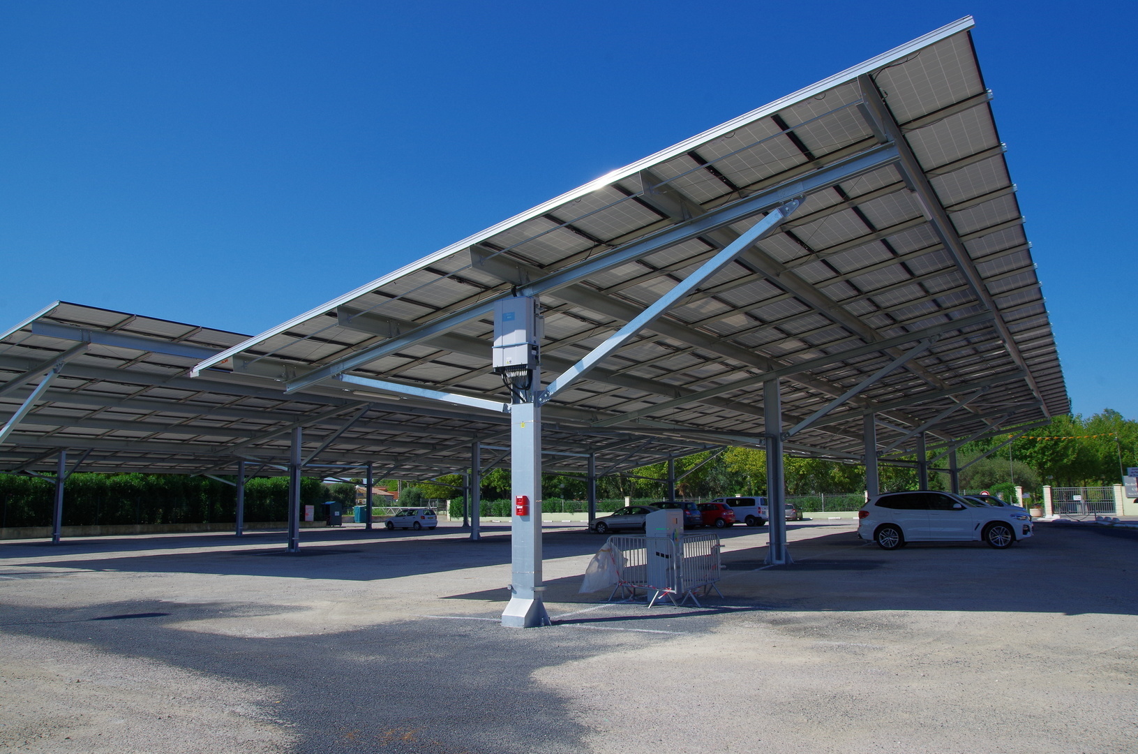 découvrez les services d'installateur photovoltaïque au mans, spécialisés dans l'installation de panneaux solaires pour optimiser votre consommation d'énergie et réduire vos factures. faites le choix d'une énergie renouvelable et durable avec des professionnels expérimentés.