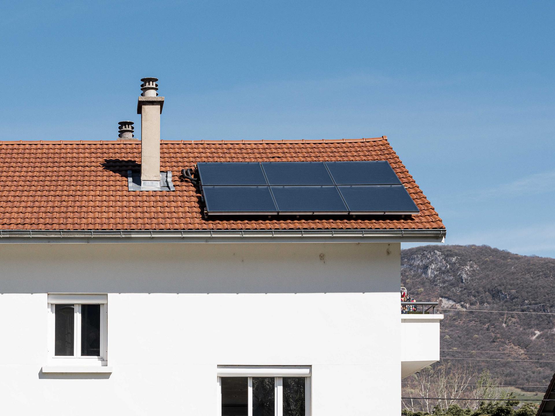 découvrez notre service d'installateur photovoltaïque local à grenoble. profitez de solutions durables et sur mesure pour optimiser votre consommation d'énergie, réduire votre facture et contribuer à la préservation de l'environnement. contactez-nous pour un devis personnalisé !