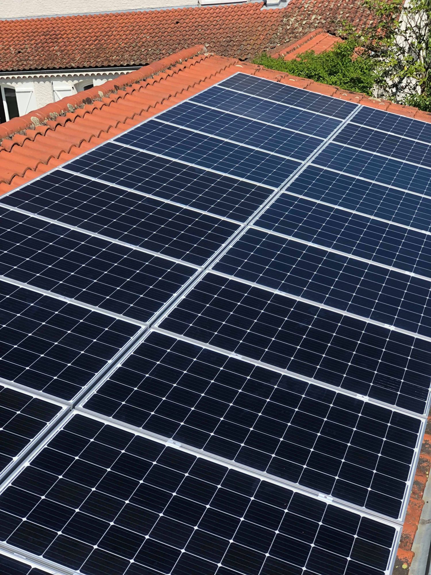 découvrez nos services d'installation de panneaux photovoltaïques en loire (42). bénéficiez de solutions énergétiques durables et respectueuses de l'environnement, adaptées à vos besoins. faites le choix de la transition énergétique avec un installateur professionnel à votre écoute.