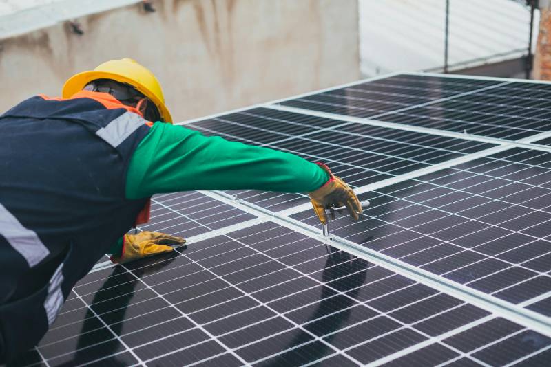 découvrez nos services d'installation photovoltaïque à lyon. profitez d'une énergie renouvelable, économisez sur vos factures d'électricité et contribuez à la protection de l'environnement grâce à nos solutions sur mesure. contactez-nous dès aujourd'hui !