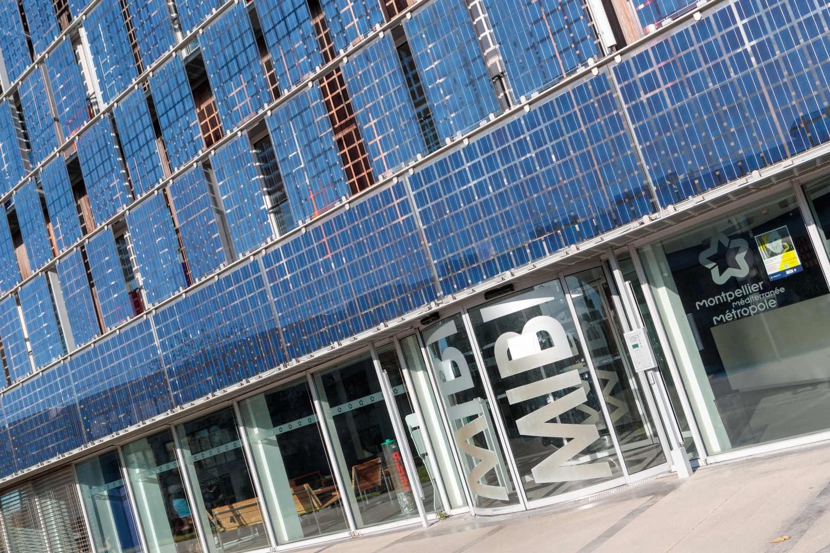 découvrez nos services d'installation de panneaux photovoltaïques à montpellier. profitez d'énergies renouvelables pour réduire vos factures et contribuer à la protection de l'environnement. contactez-nous pour un devis personnalisé et un accompagnement complet.