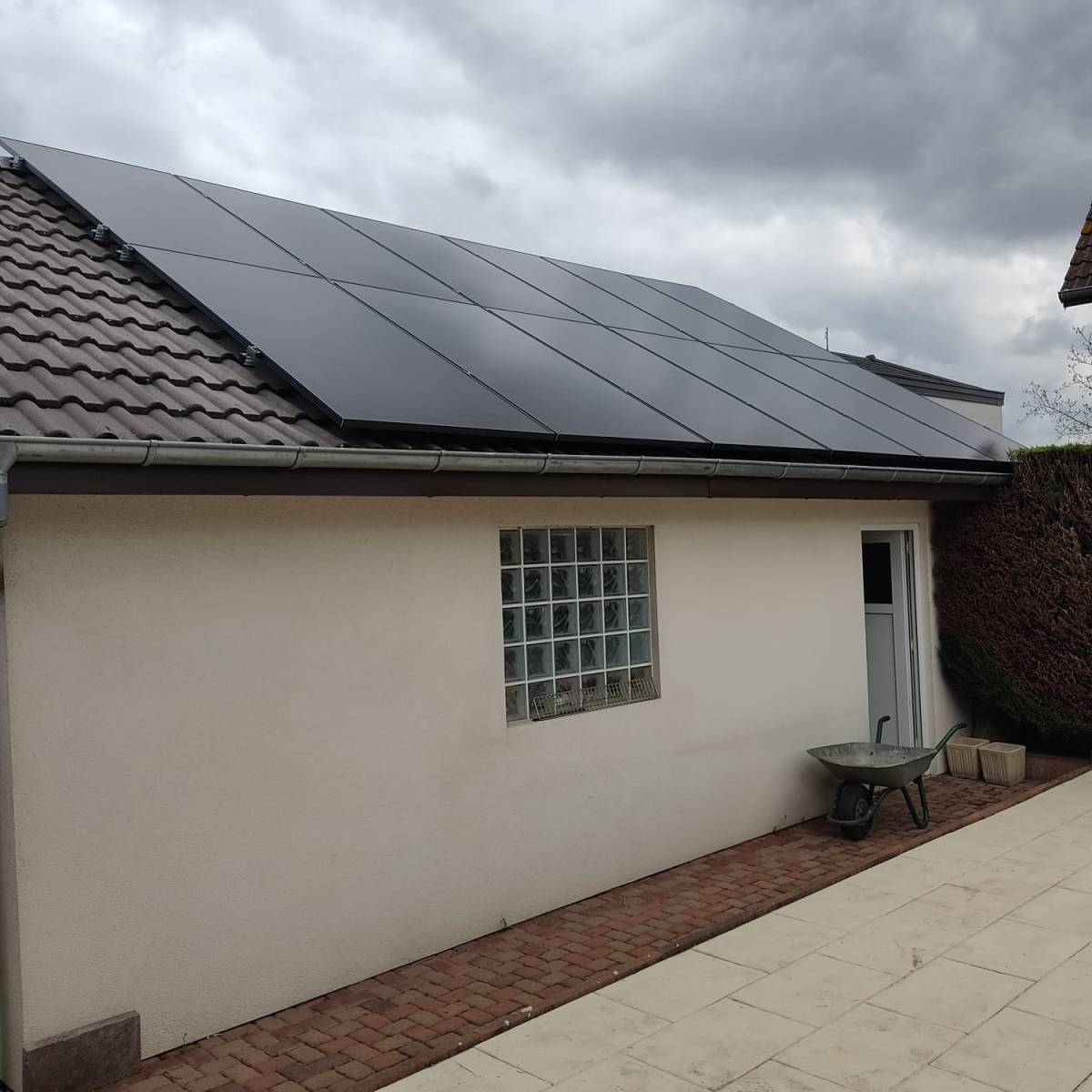 vous recherchez un installateur photovoltaïque à mulhouse ? notre équipe d'experts est là pour vous accompagner dans l'installation de panneaux solaires, garantissant efficacité et durabilité pour vos projets énergétiques. optez pour l'énergie renouvelable dès aujourd'hui !