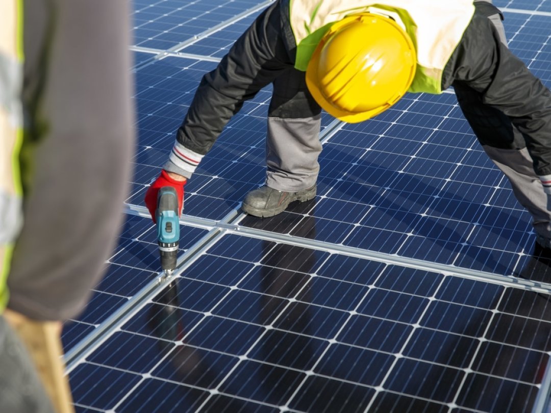 découvrez nos services d'installation de panneaux photovoltaïques à neuchâtel. profitez d'une énergie durable et réduisez vos factures d'électricité grâce à nos solutions sur mesure. contactez-nous pour une évaluation gratuite !