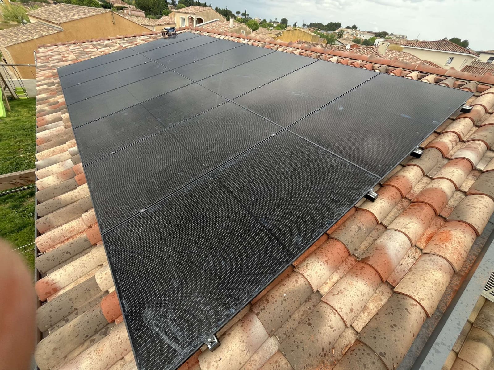 découvrez nos services d'installation de panneaux photovoltaïques à nîmes. profitez d'une énergie renouvelable et réduisez vos factures d'électricité grâce à notre expertise. contactez-nous pour un devis gratuit et des conseils personnalisés.