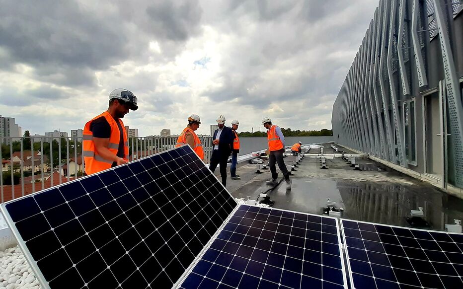 découvrez nos services d'installation de panneaux photovoltaïques à paris. profitez d'une expertise locale pour optimiser votre production d'énergie solaire et réduire vos factures d'électricité. contactez-nous dès aujourd'hui pour un devis personnalisé !