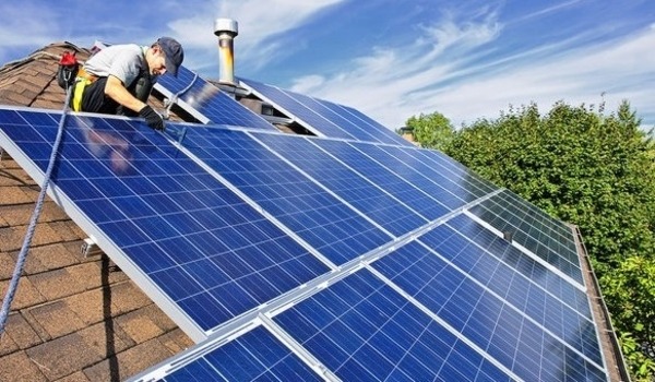 découvrez nos services d'installation photovoltaïque à pau. profitez d'énergie solaire fiable et durable grâce à nos experts qualifiés. transformez votre toit en source d'économie et de respect de l'environnement.