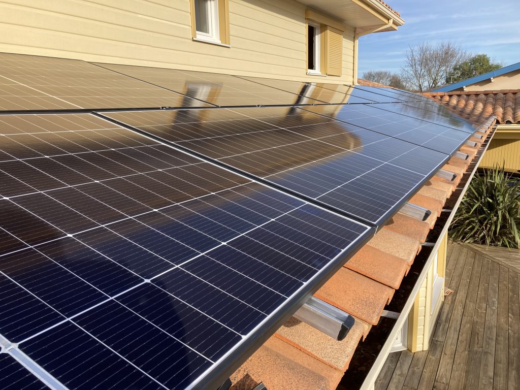 découvrez notre service d'installation photovoltaïque rge, certifié et fiable, pour maximiser votre production d'énergie solaire tout en bénéficiant d'aides financières. profitez d'une expertise professionnelle et d'un accompagnement personnalisé pour votre projet d'énergie renouvelable.