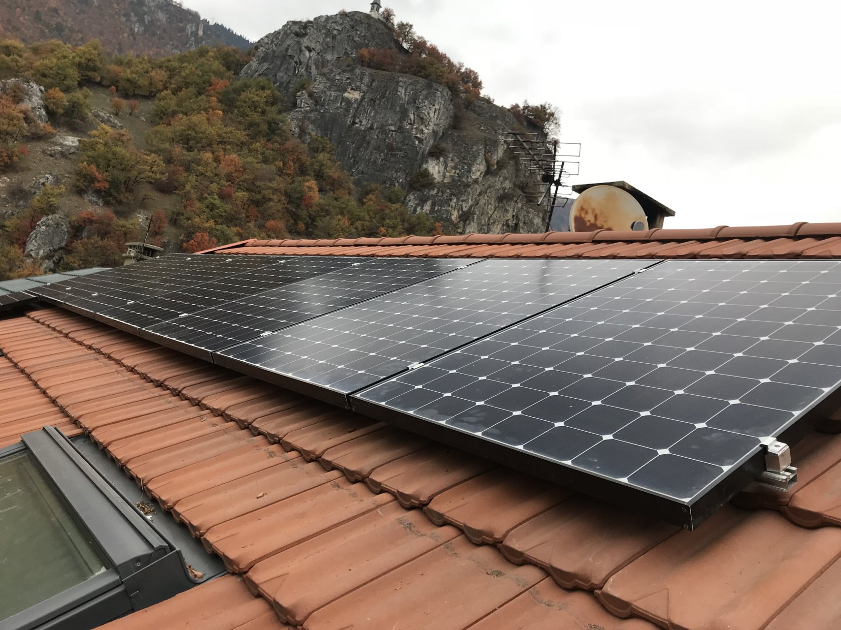 découvrez les services d'un installateur photovoltaïque à roanne, spécialisé dans l'installation de panneaux solaires pour maximiser votre production d'énergie renouvelable. profitez d'une expertise locale pour un projet personnalisé et respectueux de l'environnement.