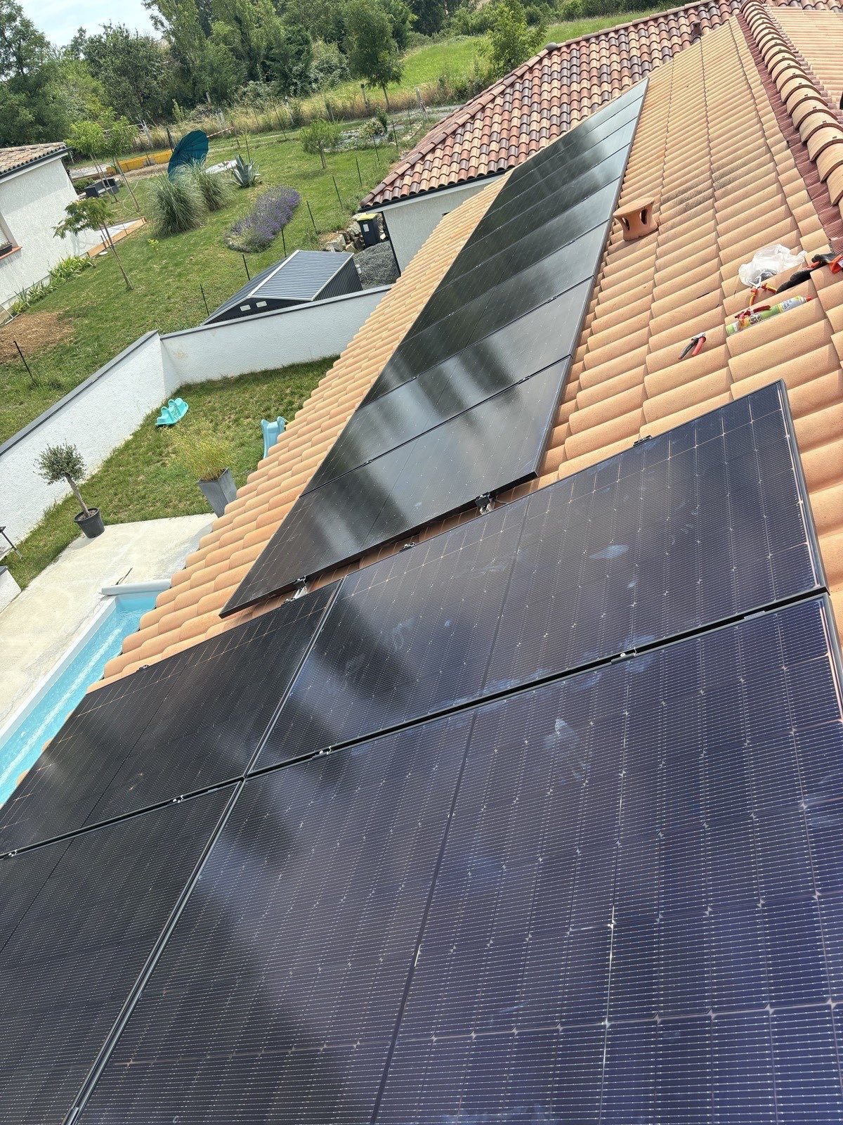 découvrez nos services d'installation de panneaux photovoltaïques dans le tarn. profitez d'une énergie renouvelable et économique, tout en bénéficiant d'un accompagnement personnalisé et d'une expertise locale pour maximiser vos économies d'énergie.
