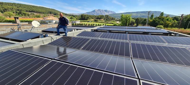 découvrez les services d'installation de panneaux photovoltaïques dans le var. bénéficiez d'une expertise locale pour profiter de l'énergie solaire et réduisez vos factures d'électricité tout en contribuant à la protection de l'environnement.
