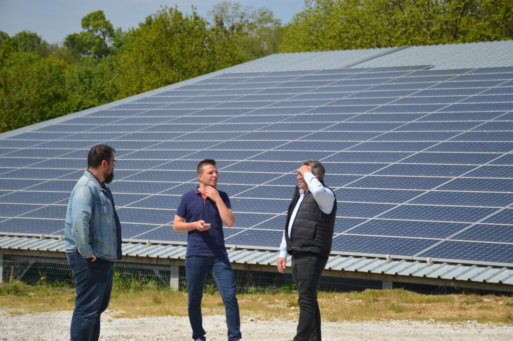 découvrez nos services d'installation de panneaux photovoltaïques en vendée. profitez d'une énergie renouvelable, réduisez vos factures d'électricité et contribuez à la protection de l'environnement grâce à notre expertise en solutions solaires.