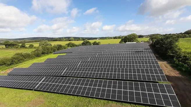 découvrez nos services d'installation de panneaux photovoltaïques à vierzon. profitez d'une énergie renouvelable et réduisez vos factures d'électricité grâce à nos solutions sur mesure et adaptées à vos besoins.