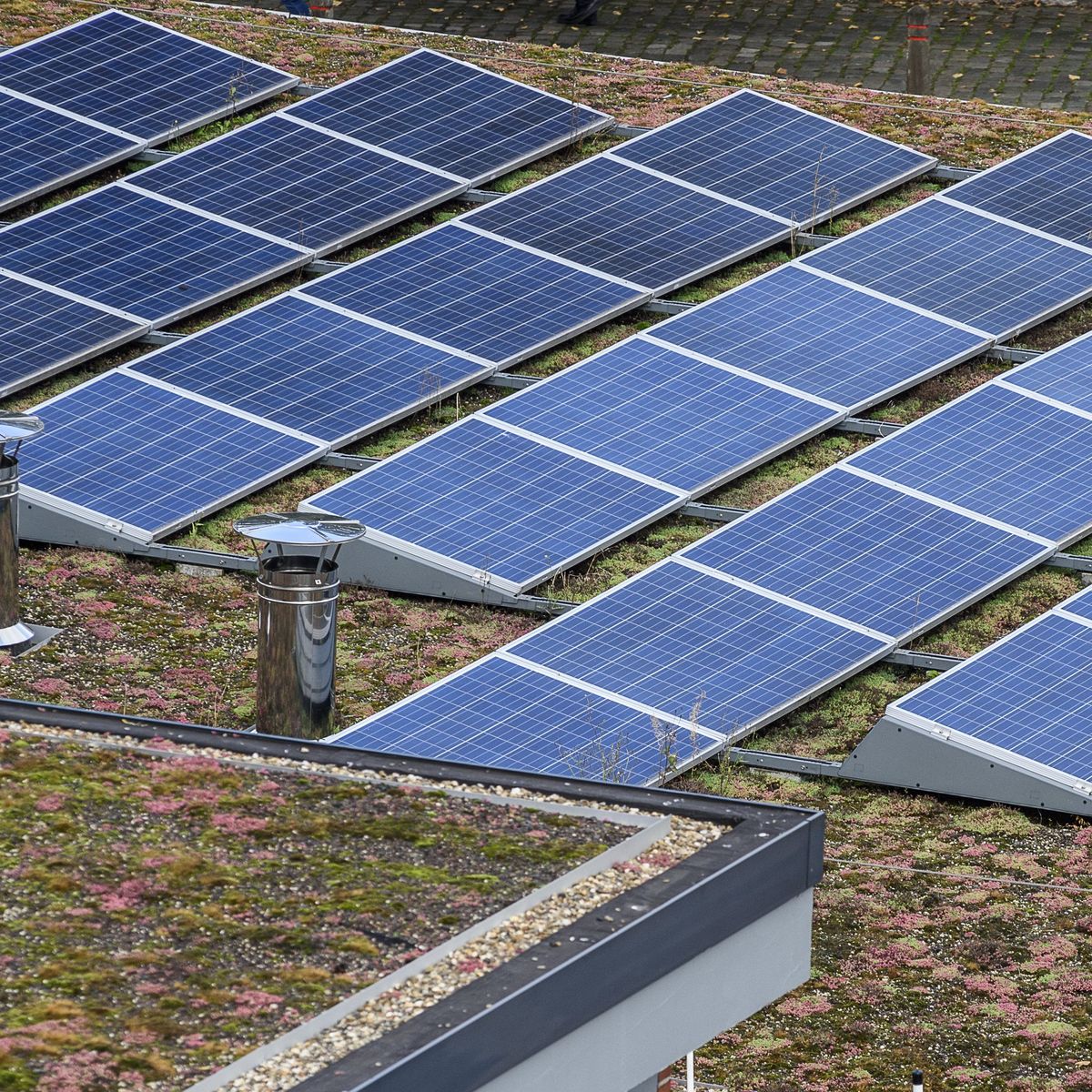 découvrez nos services d'installation de panneaux photovoltaïques à nevers. profitez d'énergies renouvelables pour réduire vos factures d'électricité et contribuer à la protection de l'environnement. contactez-nous pour un devis personnalisé !