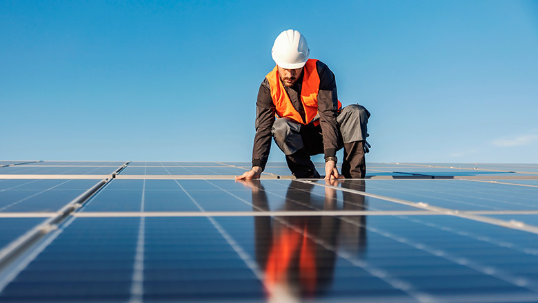 découvrez nos services d'installation de panneaux photovoltaïques (pv) pour optimiser votre consommation énergétique. nos experts qualifiés vous accompagnent dans la mise en place de solutions durables et performantes pour réduire vos factures d'électricité tout en préservant l'environnement.