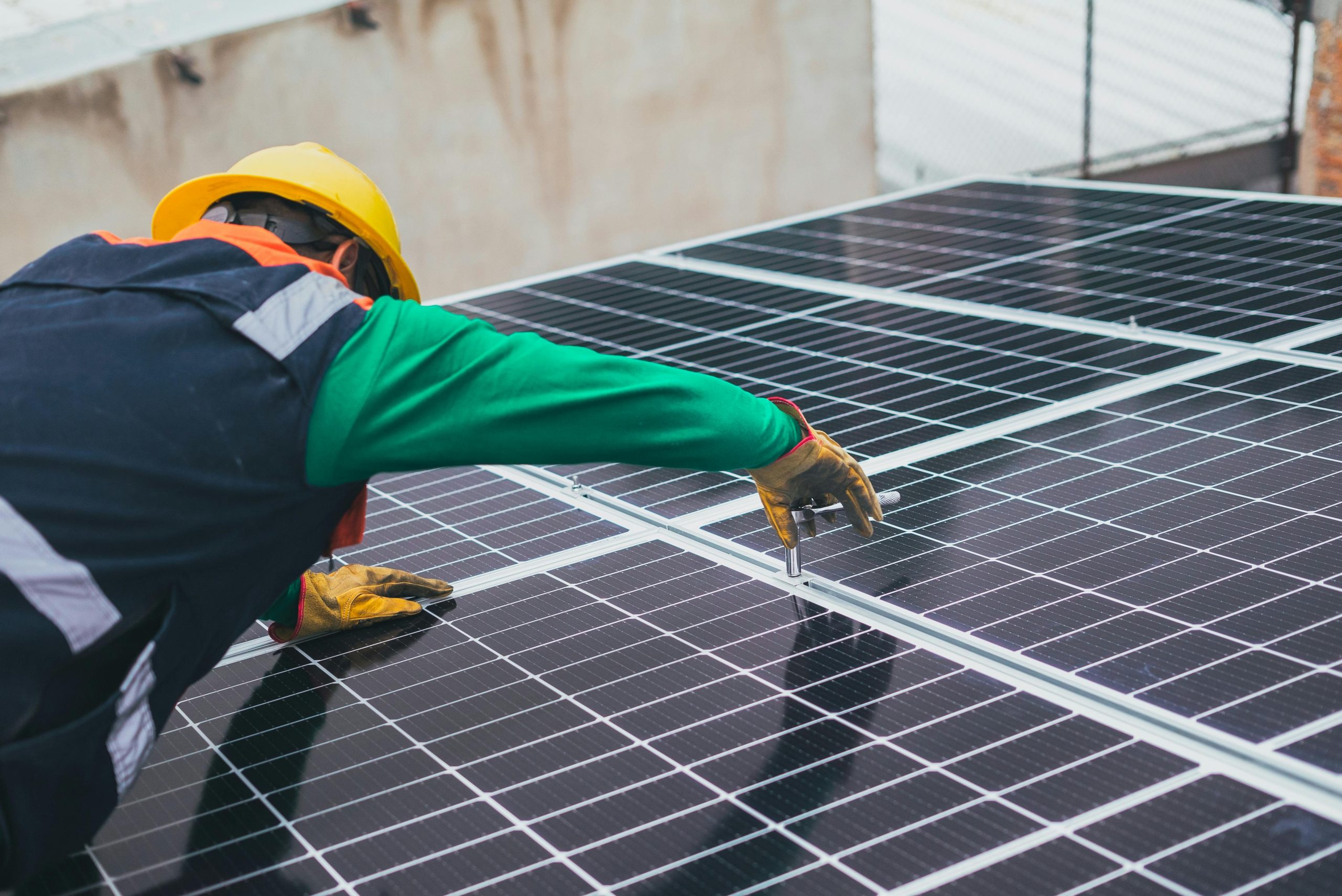 découvrez comment devenir un installateur de panneaux photovoltaïques réussi grâce à nos conseils d'experts, nos formations certifiantes et nos ressources dédiées. boostez votre carrière dans l'énergie renouvelable et contribuez à un avenir durable.