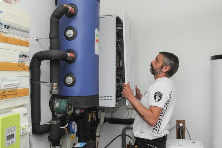 découvrez notre service d'installateur rge spécialisé en panneaux photovoltaïques. profitez d'une expertise reconnue pour une installation de qualité, respectant les normes environnementales et vous permettant de réduire vos factures d'énergie tout en contribuant à la transition énergétique.
