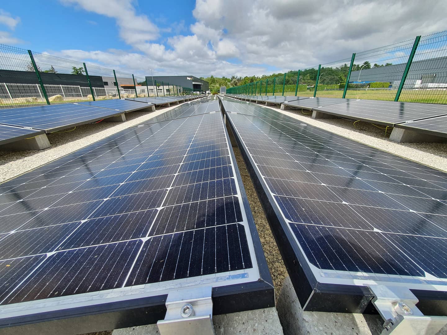 découvrez nos services d'installateur solaire pour profiter d'une énergie propre et durable. optimisez votre consommation d'électricité tout en réduisant votre empreinte carbone grâce à nos solutions personnalisées d'énergie solaire adaptées à vos besoins. contactez-nous dès aujourd'hui pour un devis gratuit !