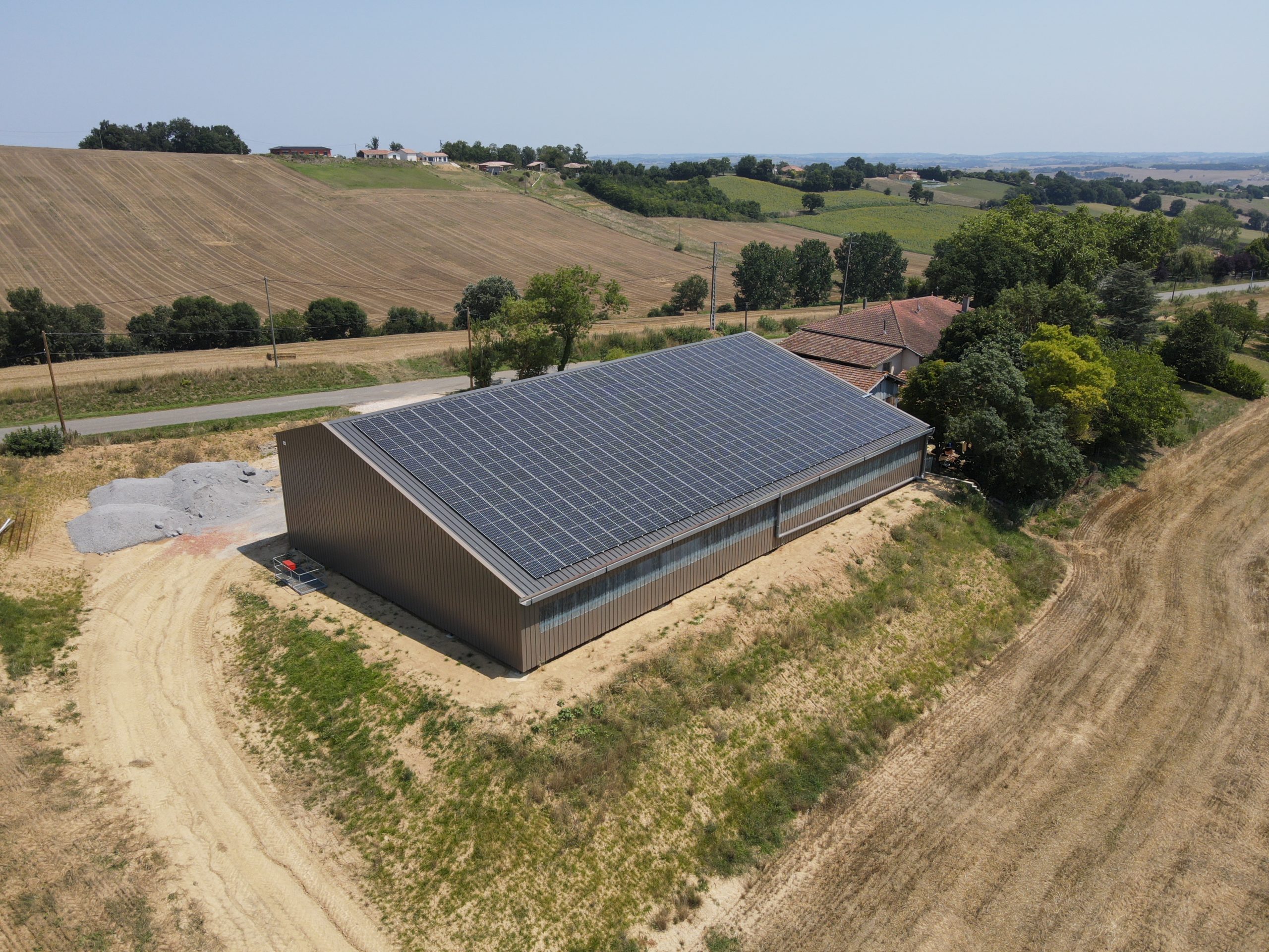 découvrez nos services d'installation de panneaux solaires adaptés aux exploitations agricoles. optimisez votre production énergétique tout en réduisant votre empreinte carbone grâce à des solutions durables et performantes.
