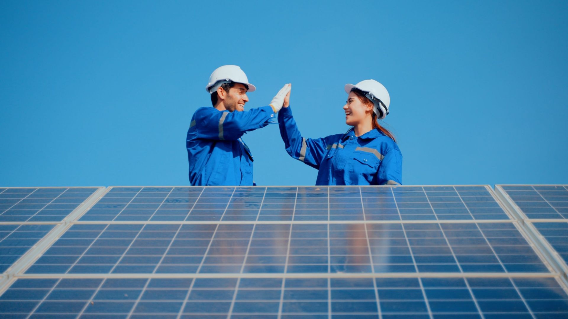 découvrez nos installateurs photovoltaïques dans le hainaut, spécialisés dans l'installation de systèmes solaires adaptés à vos besoins. profitez d'une énergie renouvelable durable et réduisez vos factures d'électricité grâce à notre expertise locale.