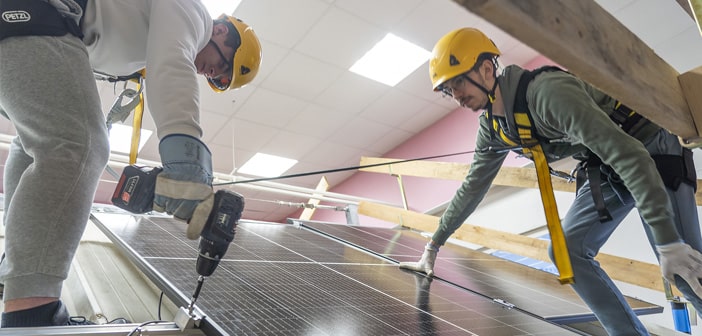 découvrez nos installateurs de panneaux photovoltaïques qualifiés pour optimiser votre production d'énergie solaire. profitez d'une installation sur mesure, d'un service professionnel et d'une expertise au service de votre transition énergétique. contactez-nous dès aujourd'hui pour plus d'informations !