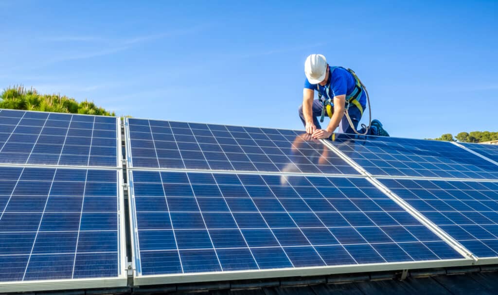 découvrez comment installer des panneaux solaires efficacement pour profiter d'une énergie durable et réduire vos factures d'électricité. suivez nos conseils et astuces pour une installation réussie et respectueuse de l'environnement.