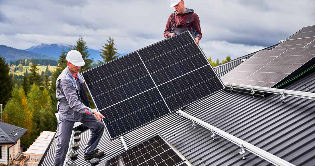 découvrez comment installer des panneaux solaires chez vous pour réduire votre facture d'électricité et contribuer à la protection de l'environnement. suivez notre guide étape par étape pour une installation réussie et optimale.