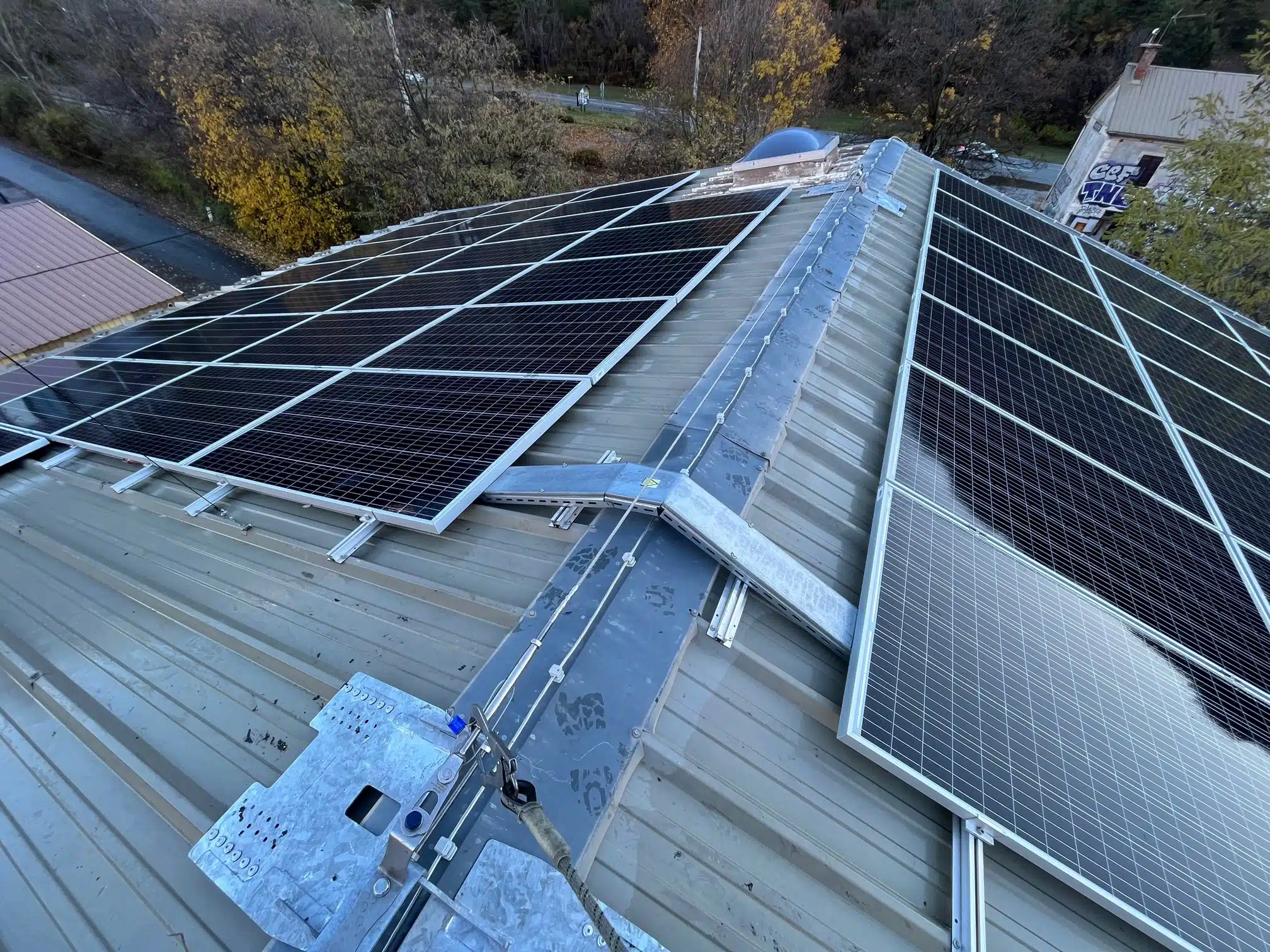 découvrez nos services d'installation de panneaux photovoltaïques, une solution écologique et économique pour produire votre propre électricité. profitez d'énergies renouvelables et réduisez votre empreinte carbone tout en réalisant des économies sur vos factures d'énergie. contactez-nous pour un devis personnalisé et commencez à bénéficier d'une énergie propre dès aujourd'hui.
