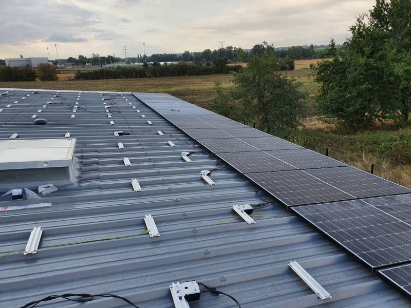 découvrez notre service d'installation photovoltaïque de 100 kwc, une solution énergétique durable et performante pour réduire vos factures d'électricité. profitez des avantages de l'énergie solaire tout en contribuant à la protection de l'environnement. contactez-nous pour un devis personnalisé!