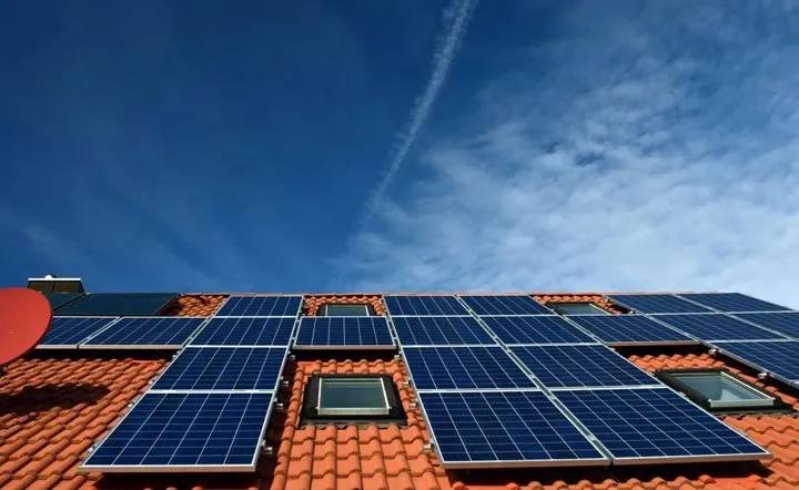 découvrez nos solutions d'installation photovoltaïque pour optimiser votre consommation d'énergie et réduire votre facture. profitez d'une énergie renouvelable et durable tout en augmentant la valeur de votre propriété. contactez-nous pour un devis personnalisé!