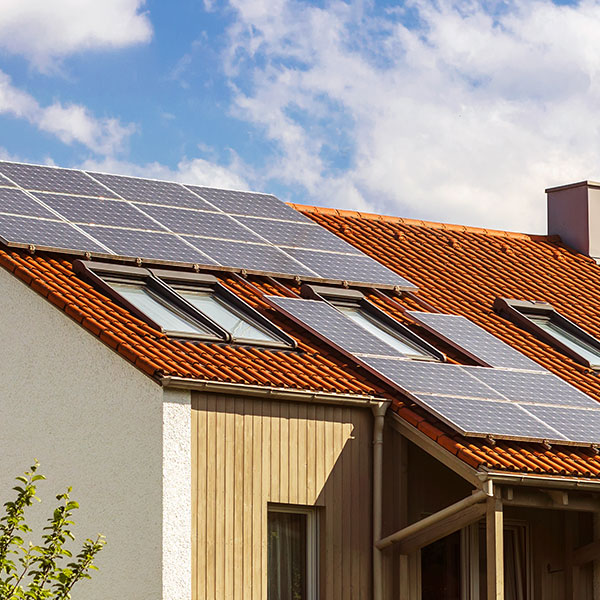 découvrez comment bénéficier d'une installation photovoltaïque gratuite pour produire votre propre électricité et réduire vos factures d'énergie. profitez des aides et subventions disponibles pour transformer votre maison en espace éco-responsable tout en contribuant à la transition énergétique.