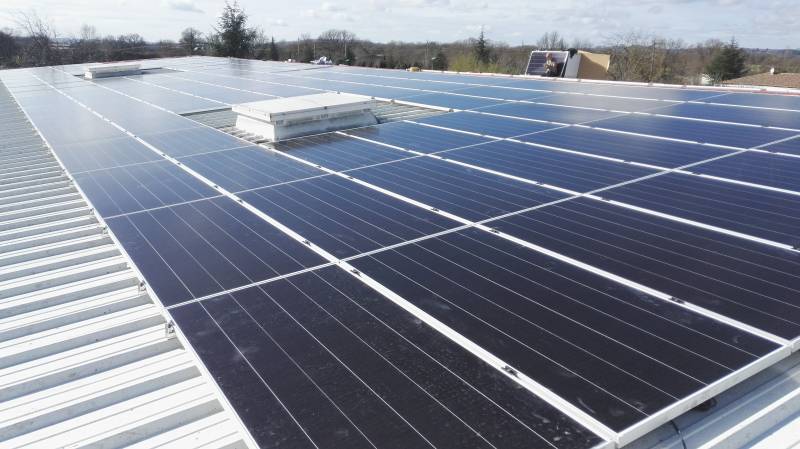 découvrez comment bénéficier d'une installation photovoltaïque gratuite pour produire votre propre énergie solaire. profitez de conseils experts et d'informations pratiques sur les aides financières et les démarches à suivre pour réaliser des économies tout en préservant l'environnement.