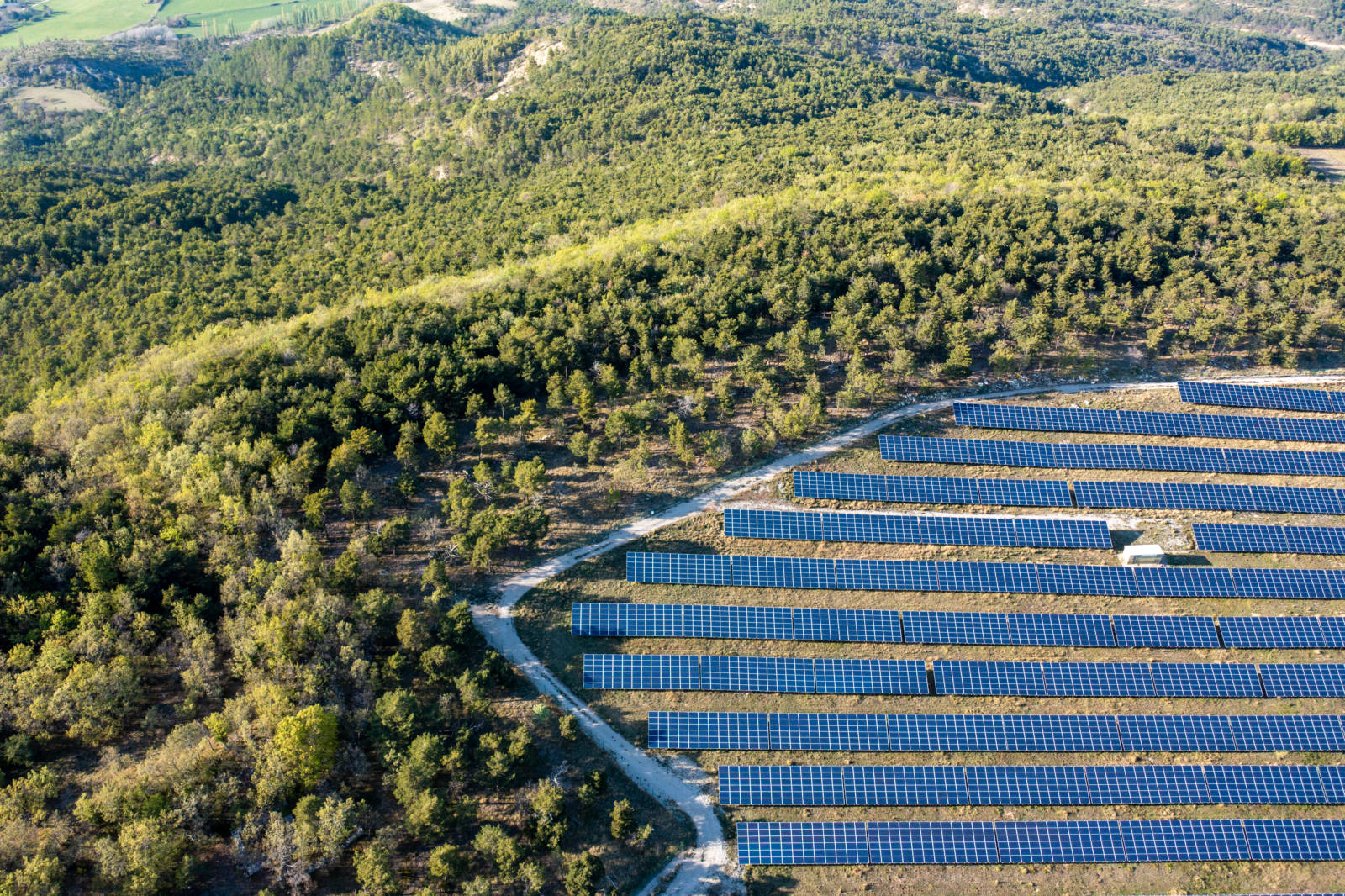 découvrez nos services d'installation photovoltaïque dans les landes. profitez de l'énergie solaire pour réduire vos factures d'électricité et contribuer à la protection de l'environnement. contactez-nous dès aujourd'hui pour un devis personnalisé.
