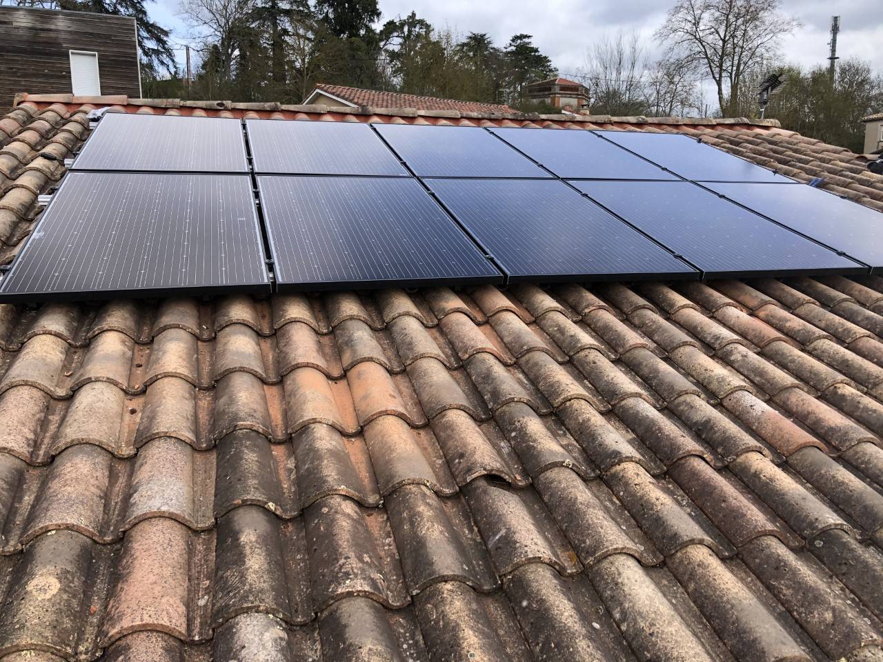 découvrez les avantages de l'installation solaire pour votre maison : économisez sur vos factures d'énergie, réduisez votre empreinte carbone et profitez des énergies renouvelables. transformez votre espace avec des solutions solaires adaptées à vos besoins.