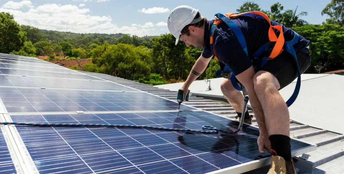 découvrez comment installer des panneaux solaires chez vous pour réduire votre facture d'énergie et contribuer à la protection de l'environnement. cette guide étape par étape vous accompagnera dans le choix, l'emplacement et la mise en place de vos panneaux solaires.
