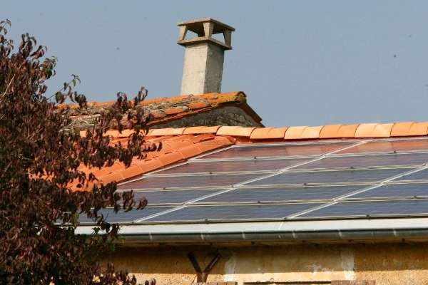 découvrez comment installer des panneaux photovoltaïques en dordogne pour profiter d'une énergie renouvelable efficace et réduire vos factures d'électricité. nous vous guidons à travers les étapes clés, les aides financières disponibles et les meilleures pratiques pour maximiser votre investissement durable.