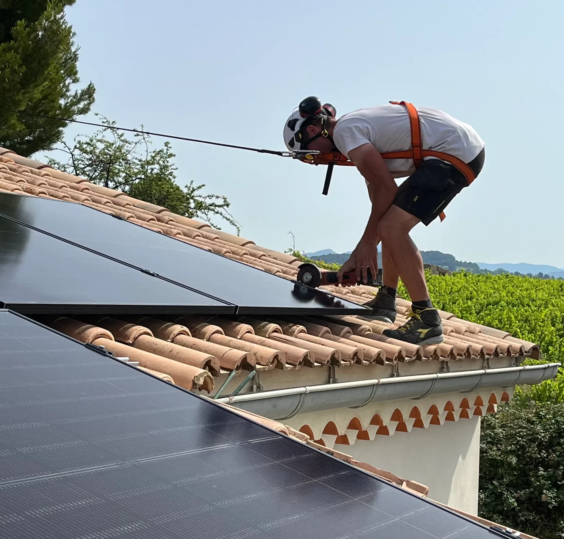 découvrez comment installer des panneaux photovoltaïques dans le département de la loire (42) et profitez d'une énergie renouvelable et économique. guide étape par étape, conseils pratiques et infos sur les aides disponibles.