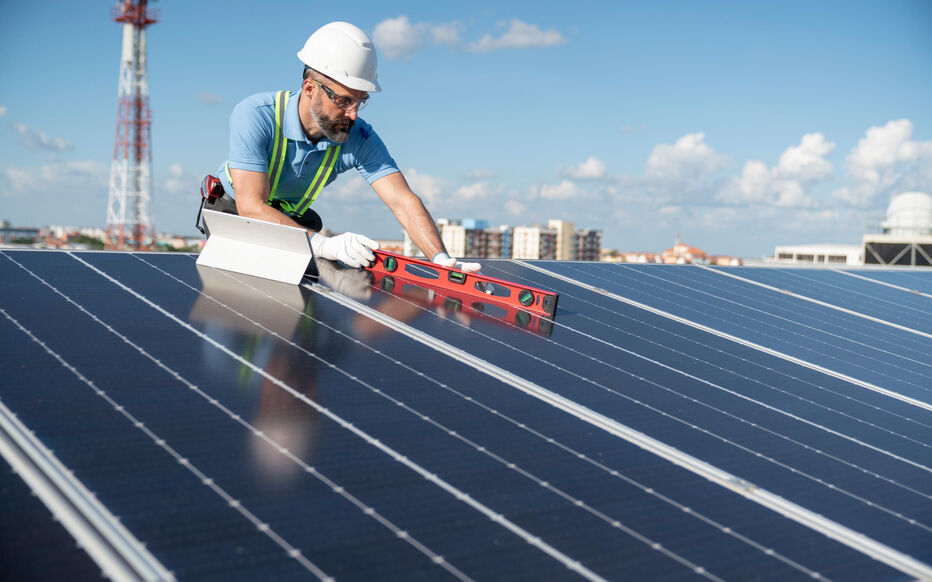 découvrez comment installer un système photovoltaïque grâce à la formation proposée par l'afpa. apprenez les techniques et acquérez les compétences nécessaires pour devenir un expert en énergie solaire.