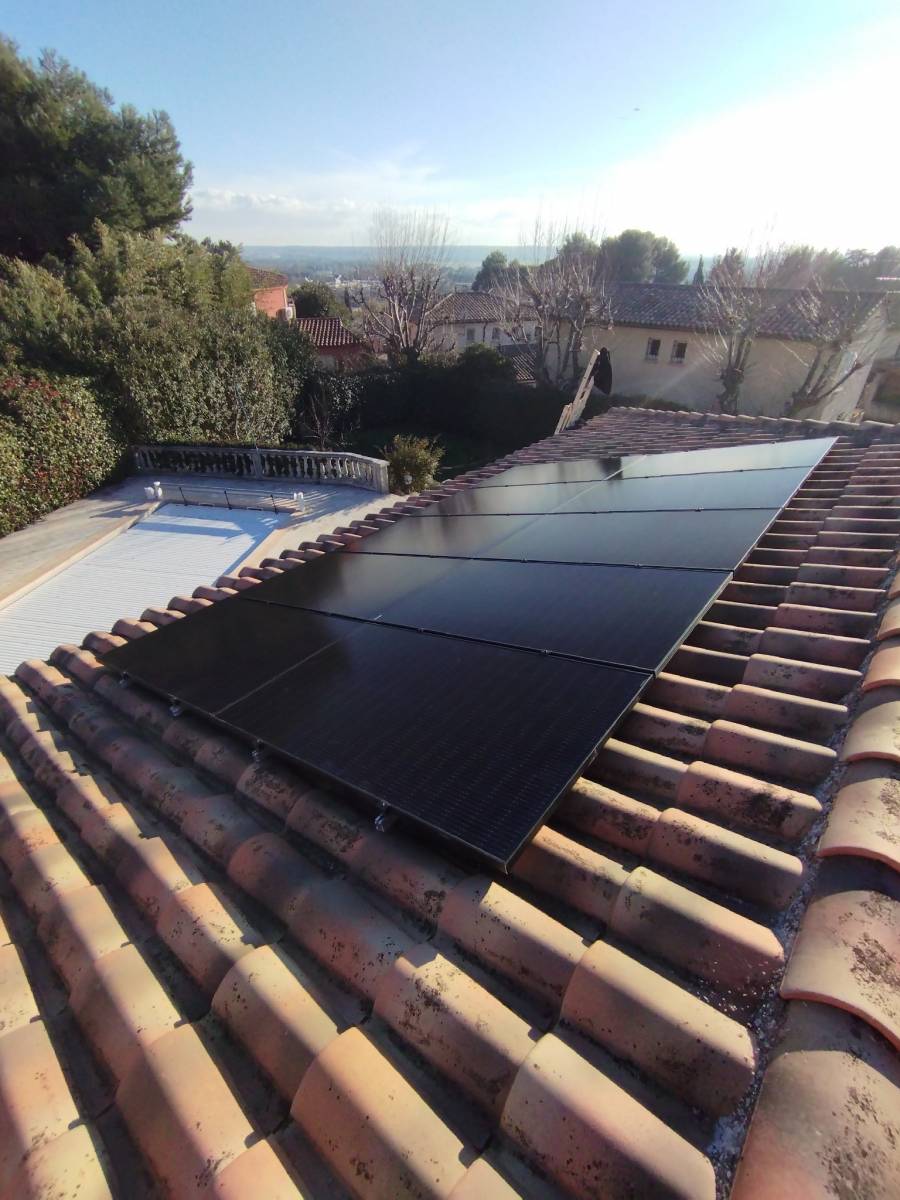 découvrez comment installer un système photovoltaïque dans les bouches-du-rhône. notre guide vous apporte toutes les informations nécessaires pour choisir, optimiser et installer vos panneaux solaires. profitez d'une énergie renouvelable et réduisez votre facture d'électricité dès aujourd'hui.