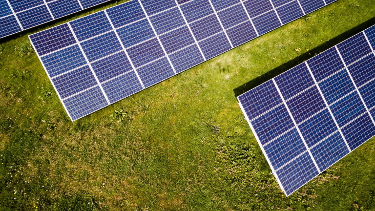 découvrez nos services d'installation de panneaux photovoltaïques en côte d'or. profitez d'une énergie renouvelable, réduisez vos factures d'électricité et bénéficiez d'aides gouvernementales. contactez-nous pour un devis personnalisé !