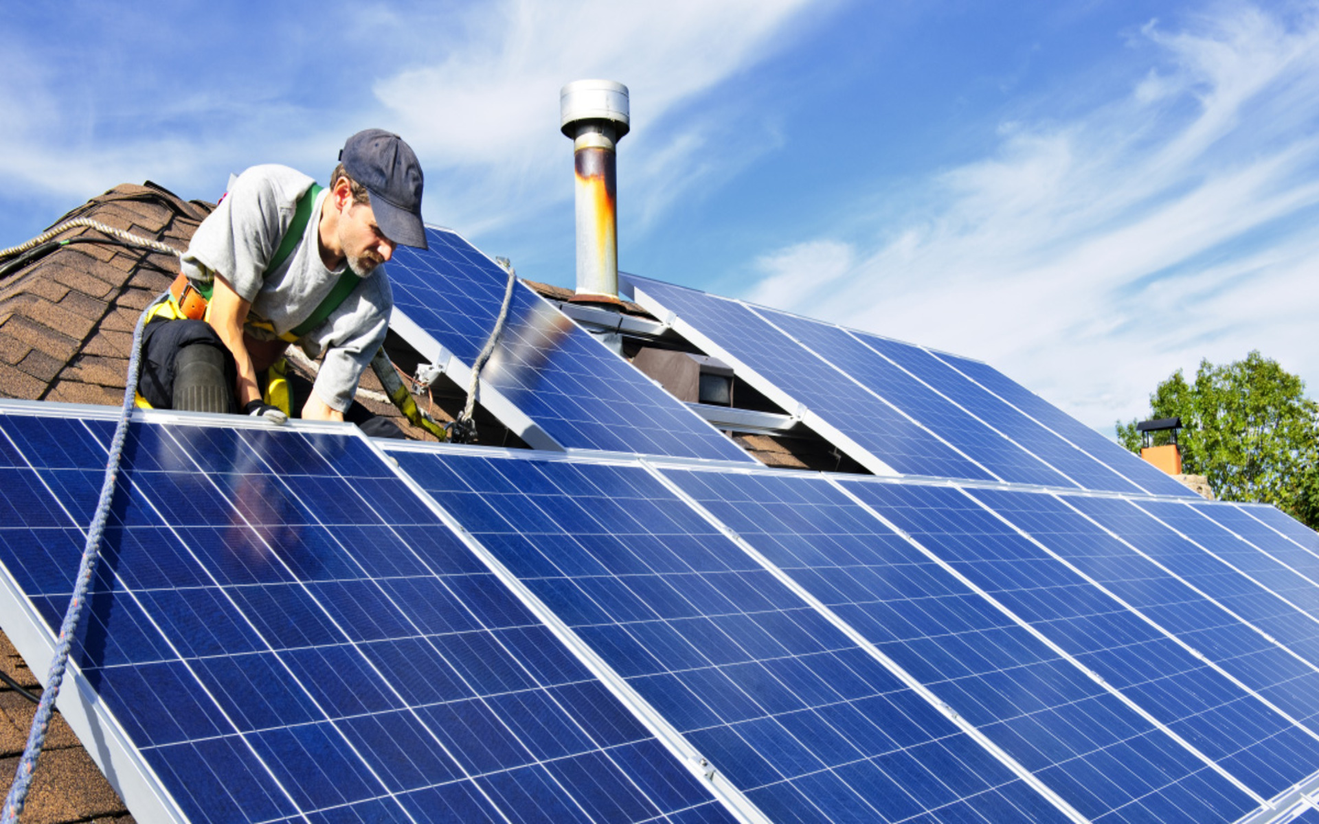 découvrez comment investir dans le photovoltaïque pour profiter des énergies renouvelables. maximisez vos rendements tout en contribuant à la transition énergétique grâce à des solutions adaptées à vos besoins.