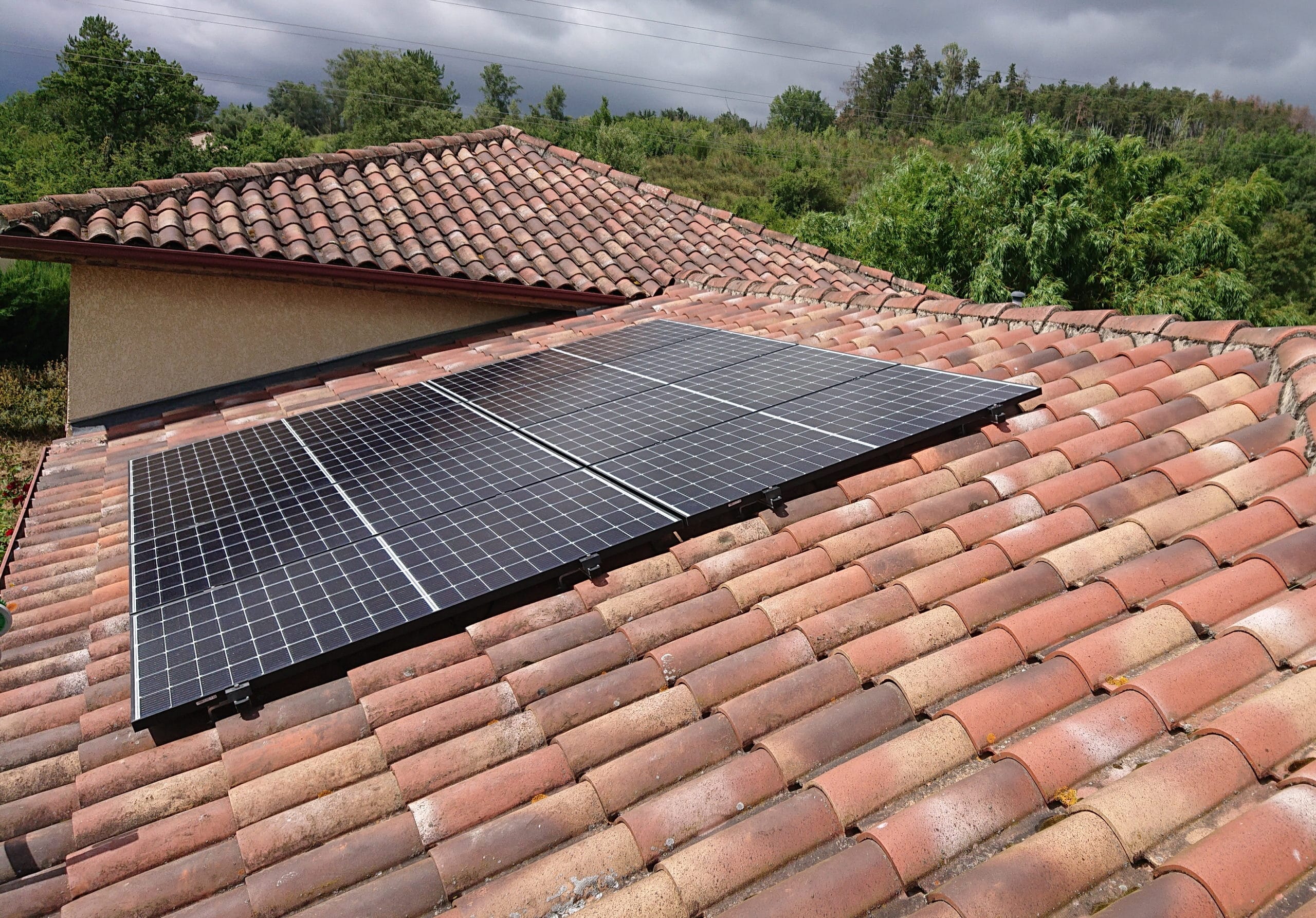 découvrez les avantages de l'investissement dans un système photovoltaïque de 3 kw. optimisez votre production d'énergie renouvelable, réduisez vos factures d'électricité et contribuez à un avenir plus durable. informez-vous sur les subventions, le retour sur investissement et les meilleures pratiques pour tirer le meilleur parti de votre installation.
