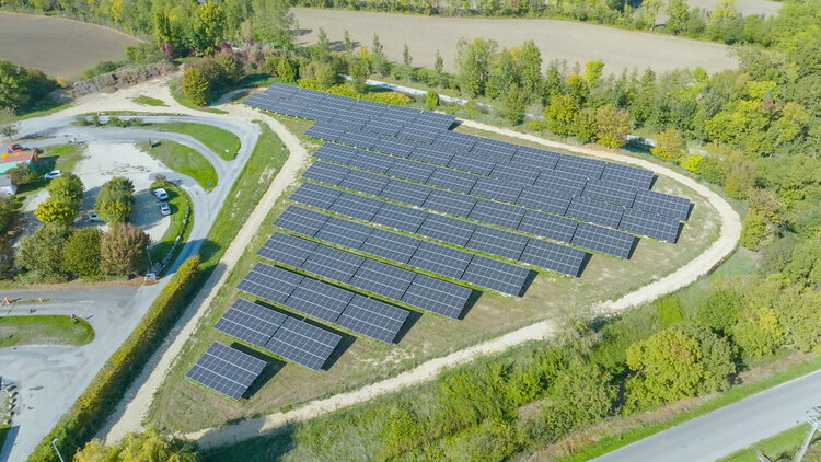 découvrez comment maximiser vos gains grâce aux investissements dans l'énergie solaire. explorez les avantages financiers, l'impact environnemental et les solutions innovantes pour un avenir durable.