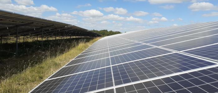 découvrez les opportunités d'investissements dans l'énergie solaire, une alternative durable et rentable pour un avenir éco-responsable. explorez les avantages financiers et environnementaux de l'énergie solaire et apprenez comment optimiser votre rendement tout en contribuant à la transition énergétique.