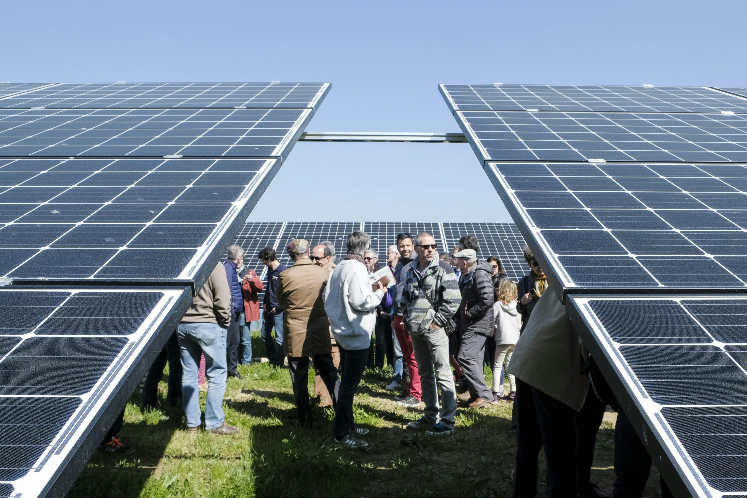 découvrez les avantages d'investir dans un terrain photovoltaïque. optimisez l'utilisation de votre espace tout en contribuant à la transition énergétique grâce à des panneaux solaires. profitez d'une source de revenus durable et d'une empreinte carbone réduite en participant à la production d'énergie renouvelable.