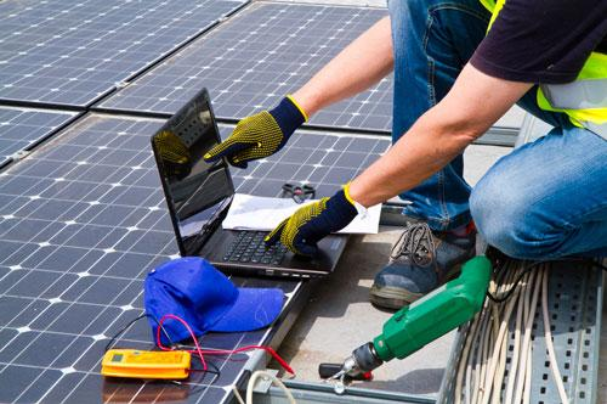 découvrez nos services de maintenance photovoltaïque pour optimiser la performance de vos installations solaires. assurez-vous un fonctionnement efficace et durable de vos panneaux solaires grâce à notre expertise.