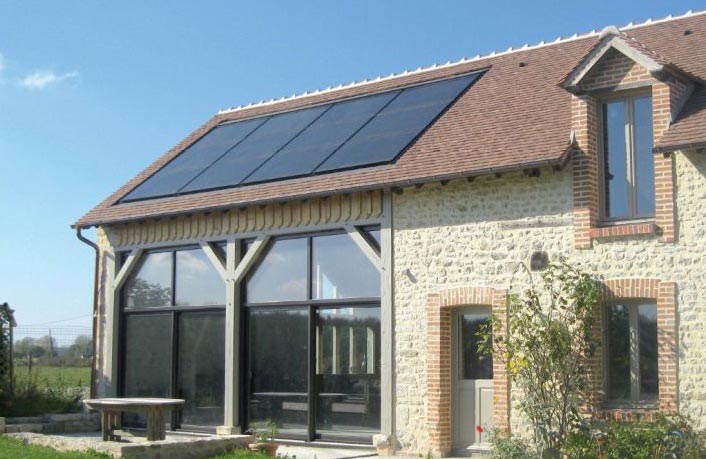 découvrez les avantages d'une maison photovoltaïque : une solution durable et économique pour produire votre propre électricité, réduire votre empreinte carbone et réaliser des économies sur vos factures d'énergie.