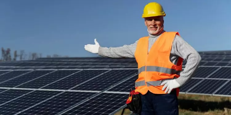 découvrez maprimerénov' solaire, une aide financière pour la transition énergétique. profitez d'incitations pour installer des panneaux solaires et réduire votre facture d'énergie tout en contribuant à la préservation de l'environnement. renseignez-vous sur les conditions d'éligibilité et les étapes à suivre pour bénéficier de cette prime.