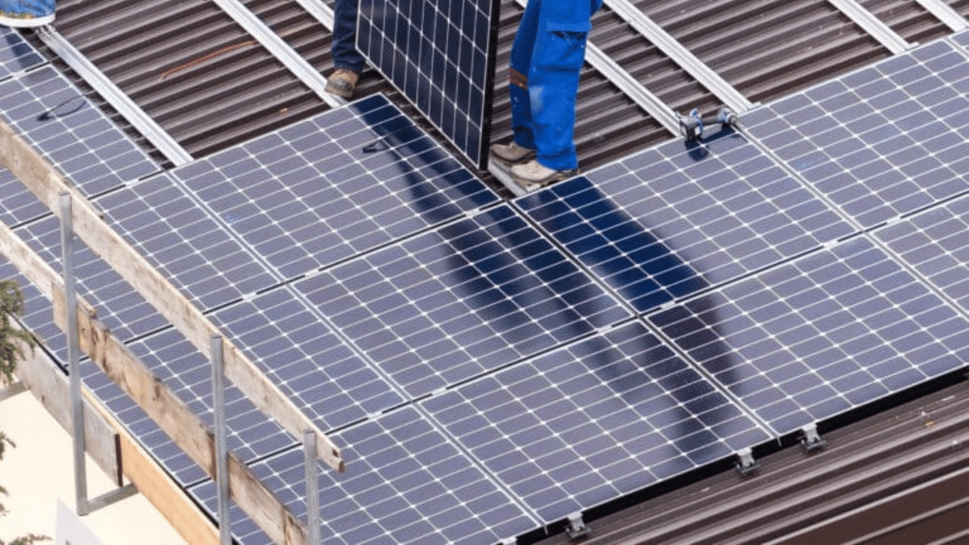 découvrez les conséquences d'une mauvaise installation photovoltaïque. apprenez à identifier les erreurs courantes et à éviter les pertes d'énergie, les dommages matériels et les risques de sécurité pour optimiser votre investissement solaire.
